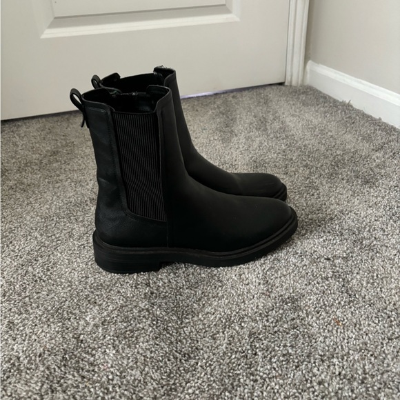 Excellent condition leather Chelsea boots Kenneth Cole Reaction. Comfortable - Picture 5 of 7